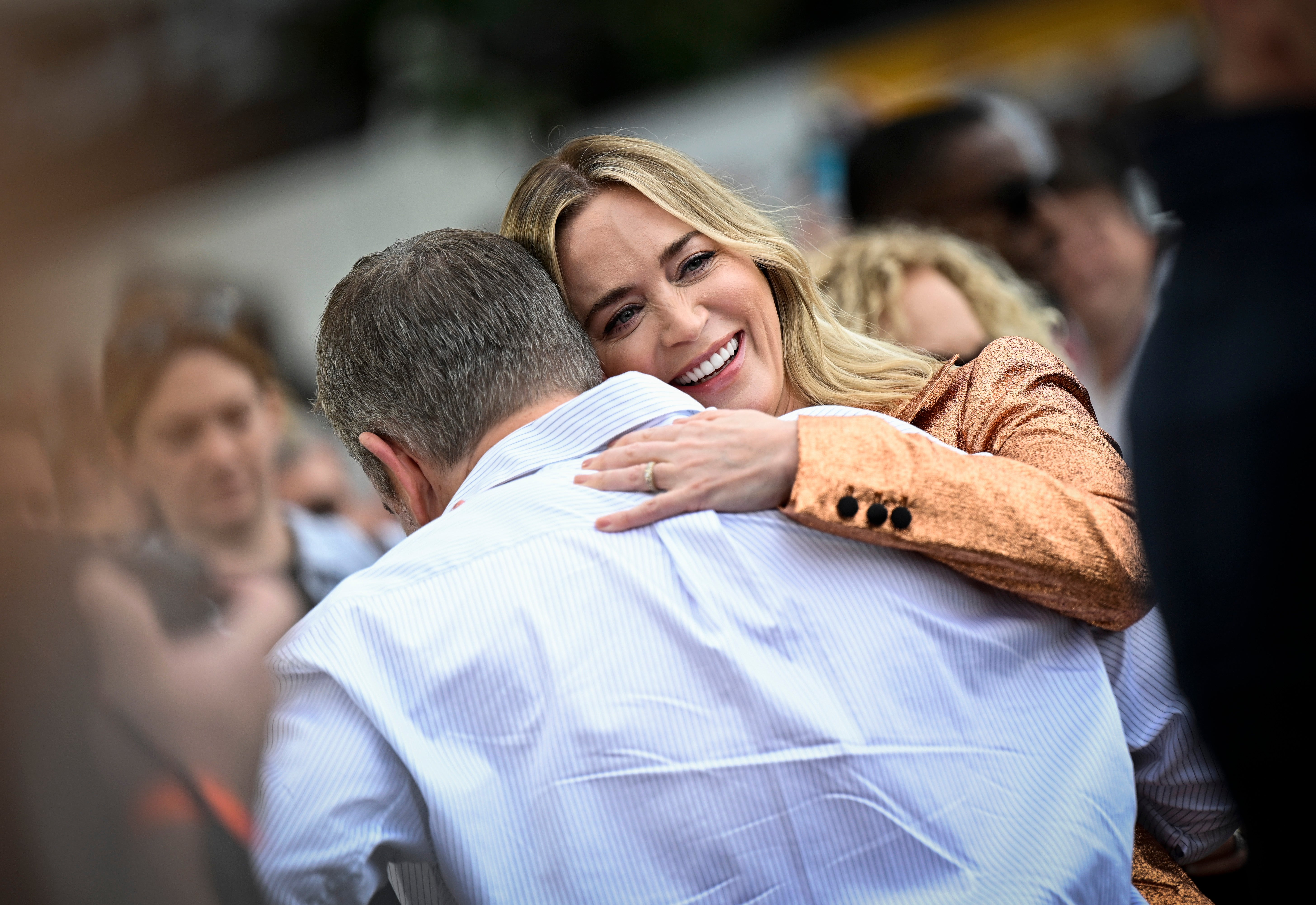 Emily Blunt hugs Matt Damon at the "Oppenheimer" photocall
