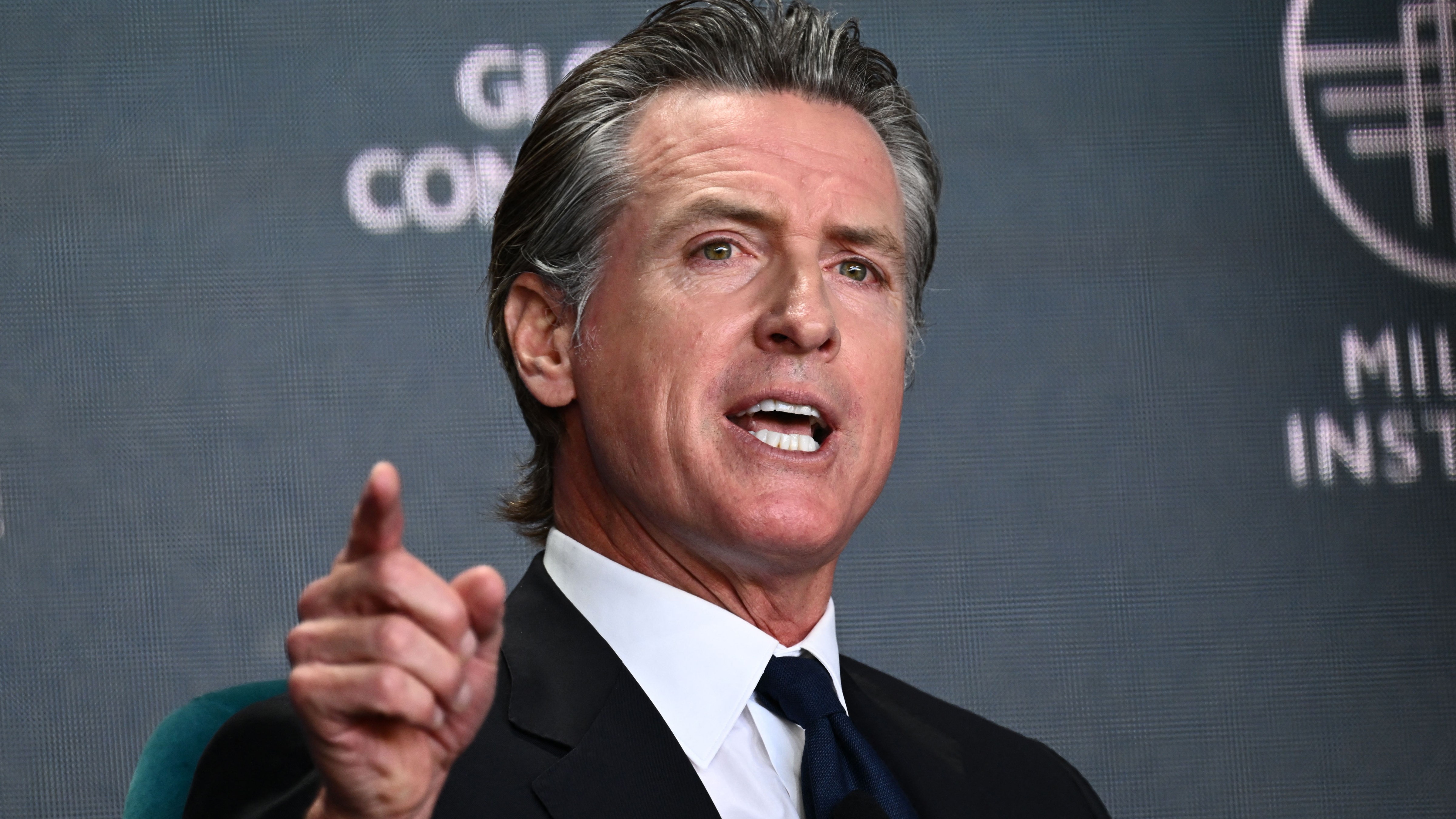 Newsom Blocks Effort To Criminalize Behavior At School Board Meetings newsom-blocks-effort-to-criminalize-behavior-at-school-board-meetings