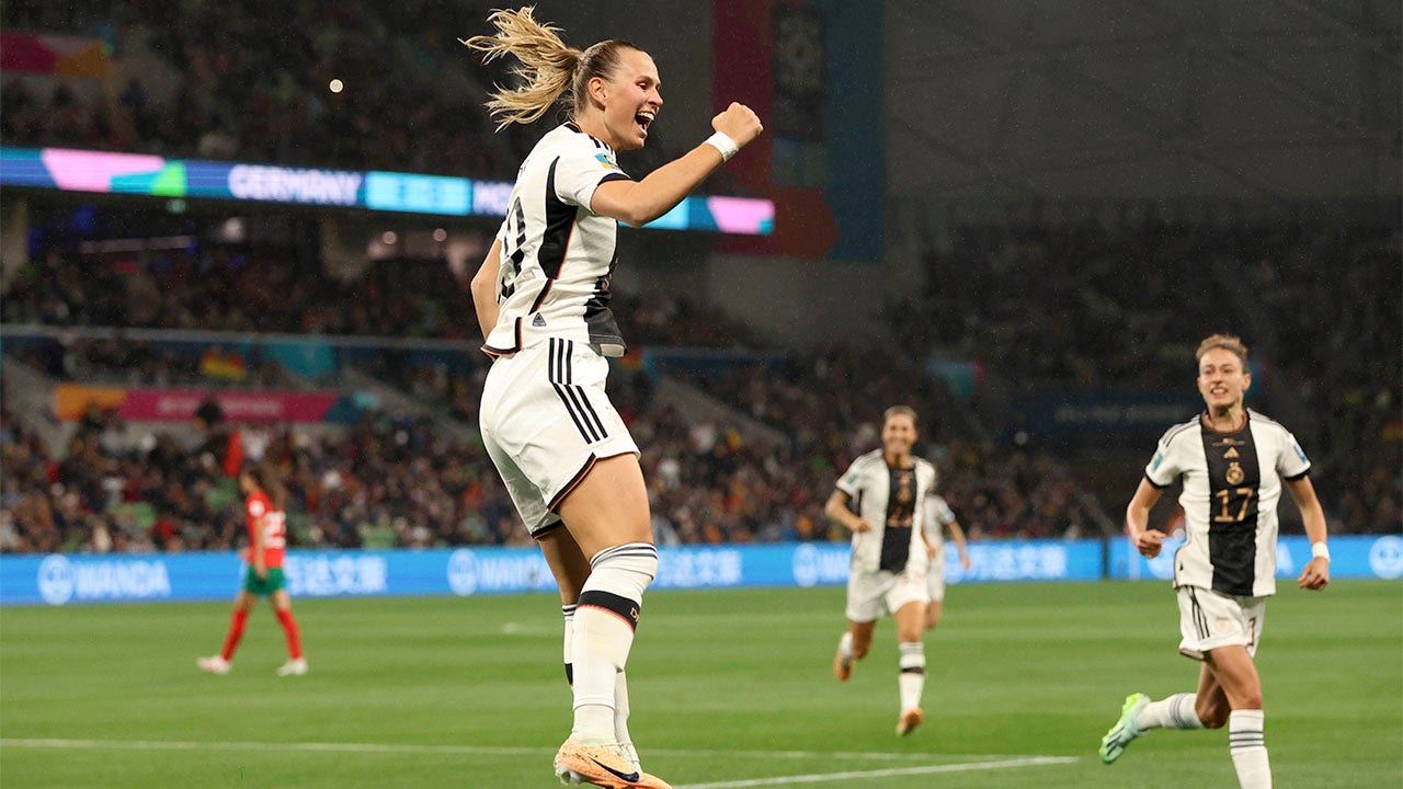 Klara Buehl celebrates the goal
