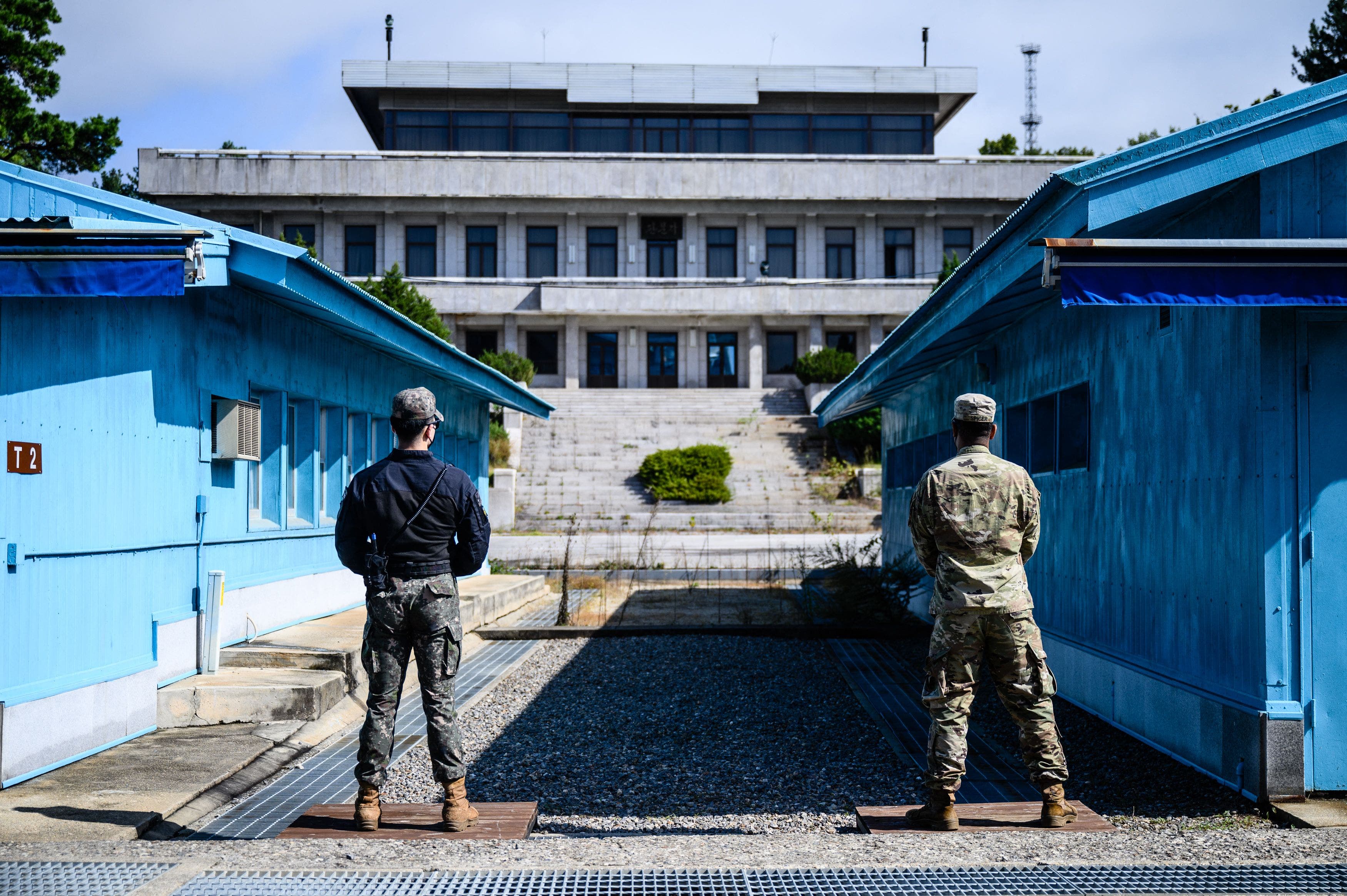 جندي أمريكي محتجز في كوريا الشمالية: ما مدى نجاح الأمريكيين المسجونين في الماضي بعد عبورهم الحدود