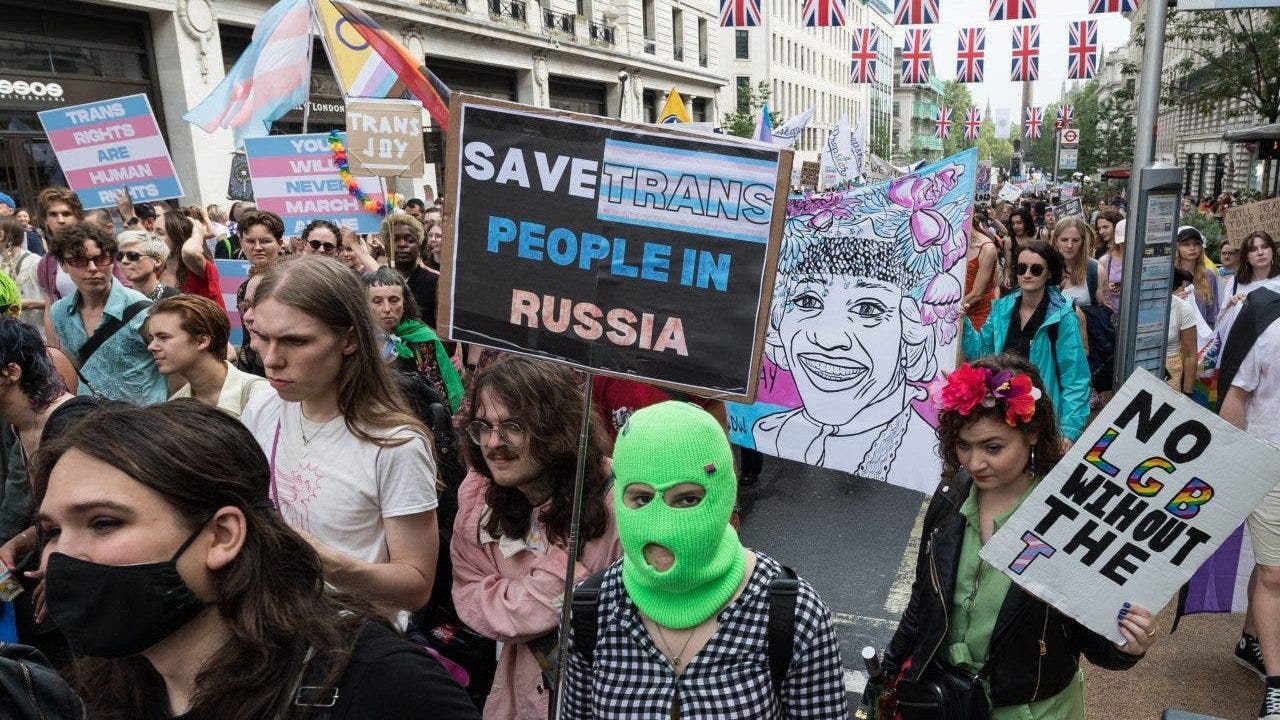 Protest gegen die Rechte von Transsexuellen in Großbritannien und Russland