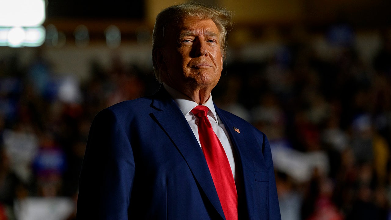 Trump smiles at Pennsylvania rally