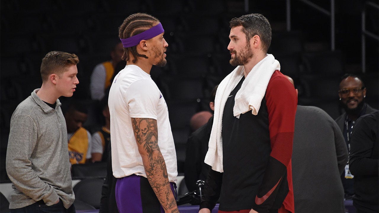 Michael Beasley talks with Kevin Love