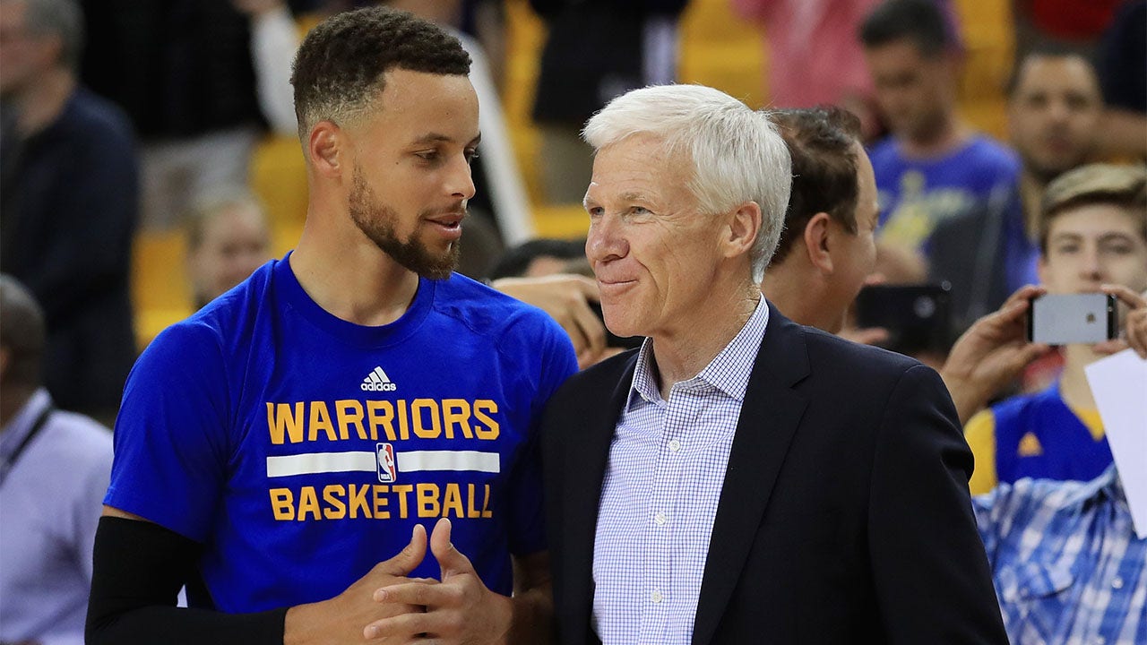 Stephen Curry speaks with Bob McKillop