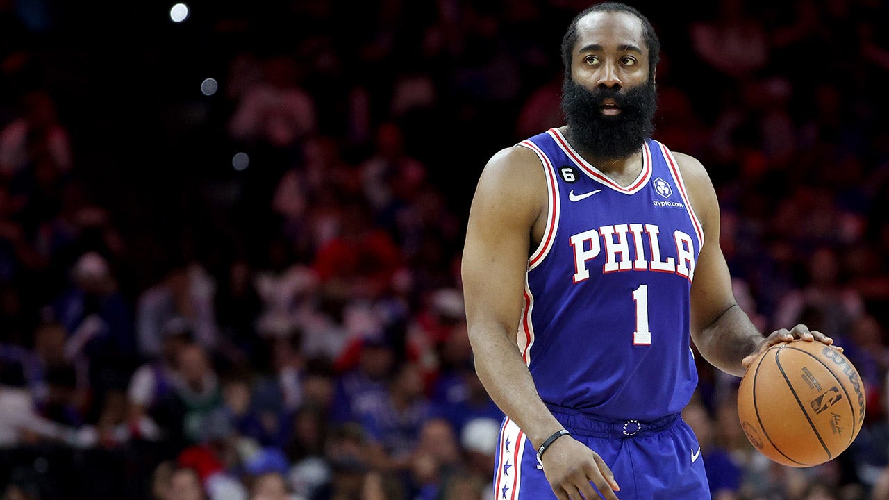 James Harden regatea