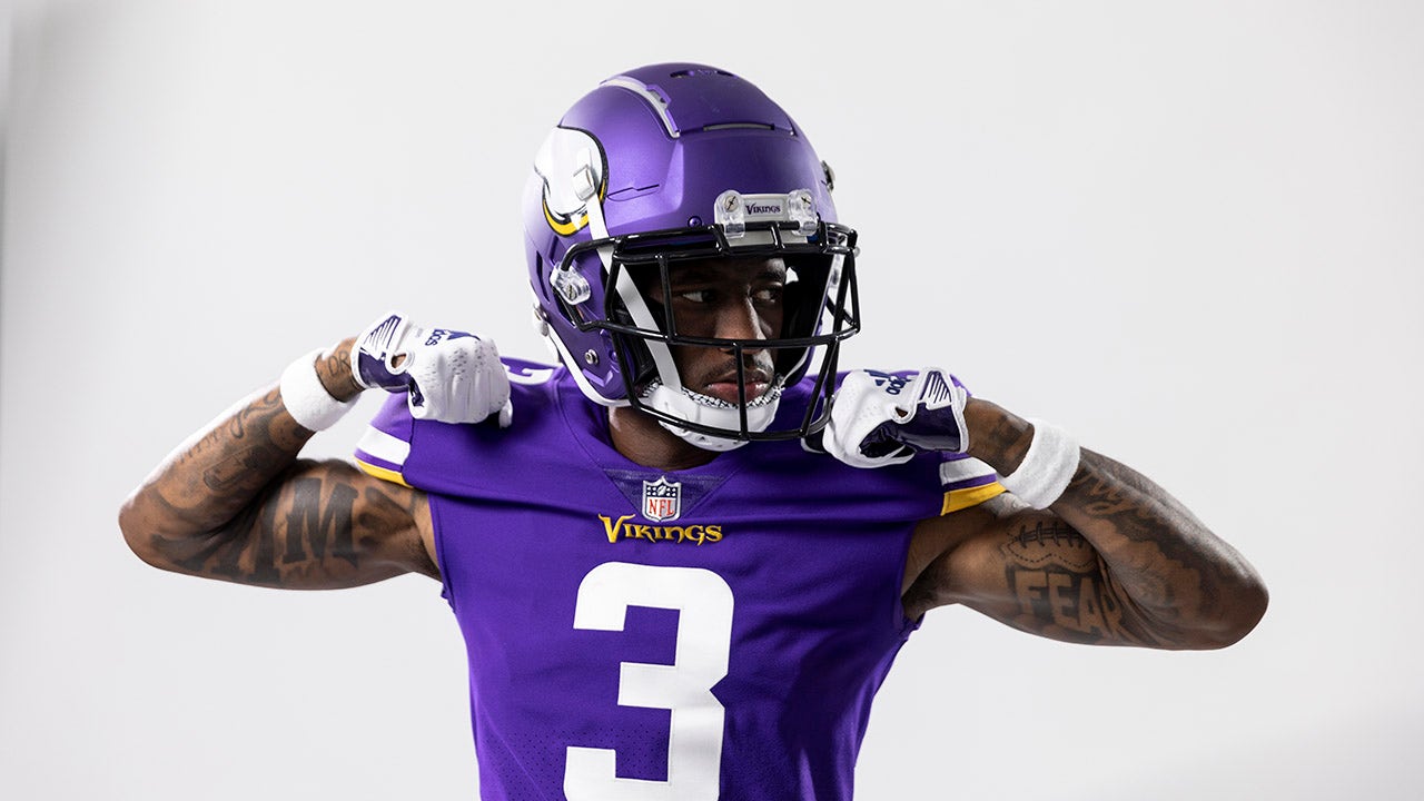 Jordan Addison flexes in Vikings uniform