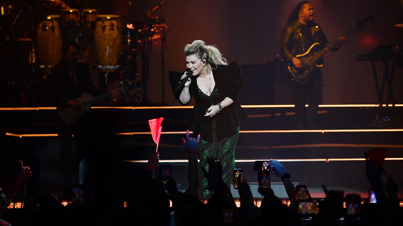 Kelly Clarkson at her Las Vegas Residency