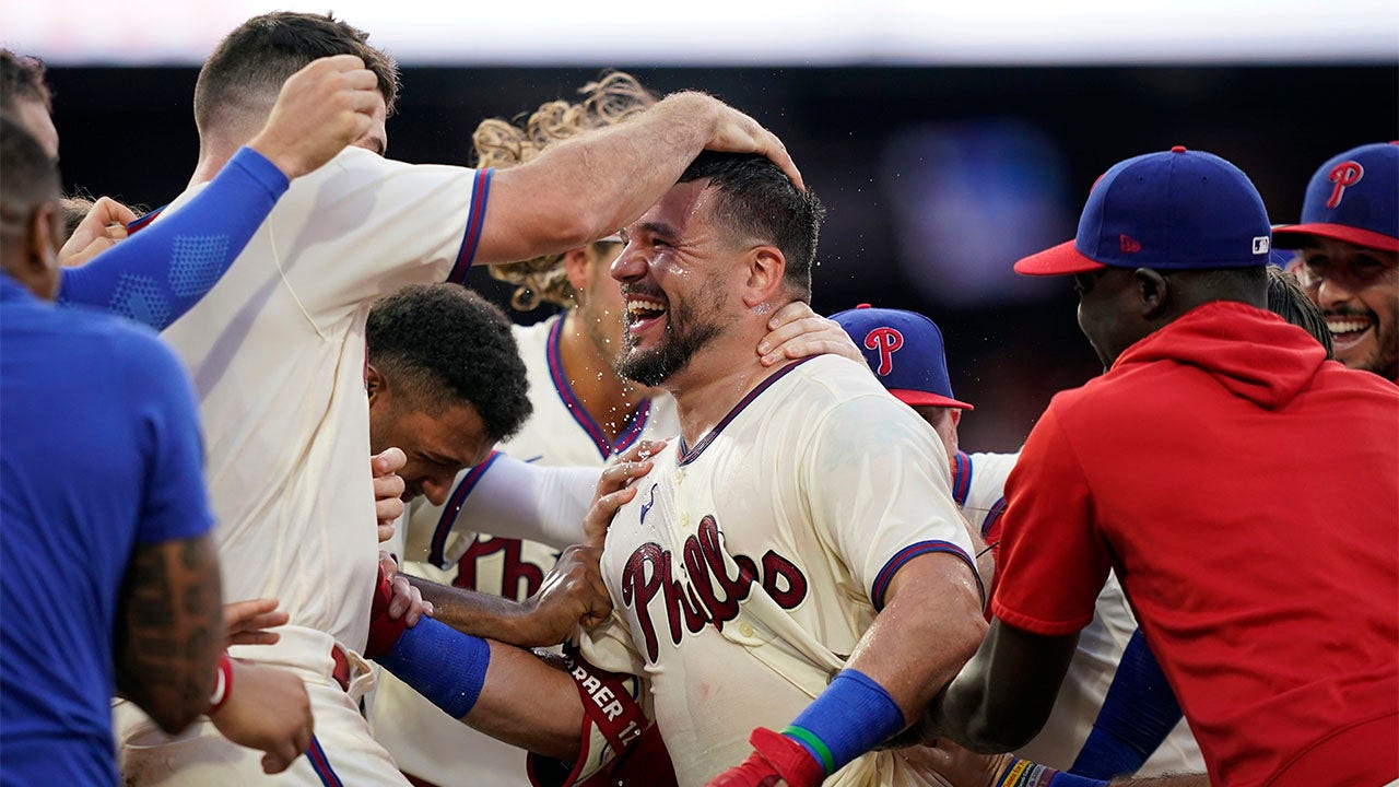 World Series: J.T. Realmuto delivers game-winner for Phillies