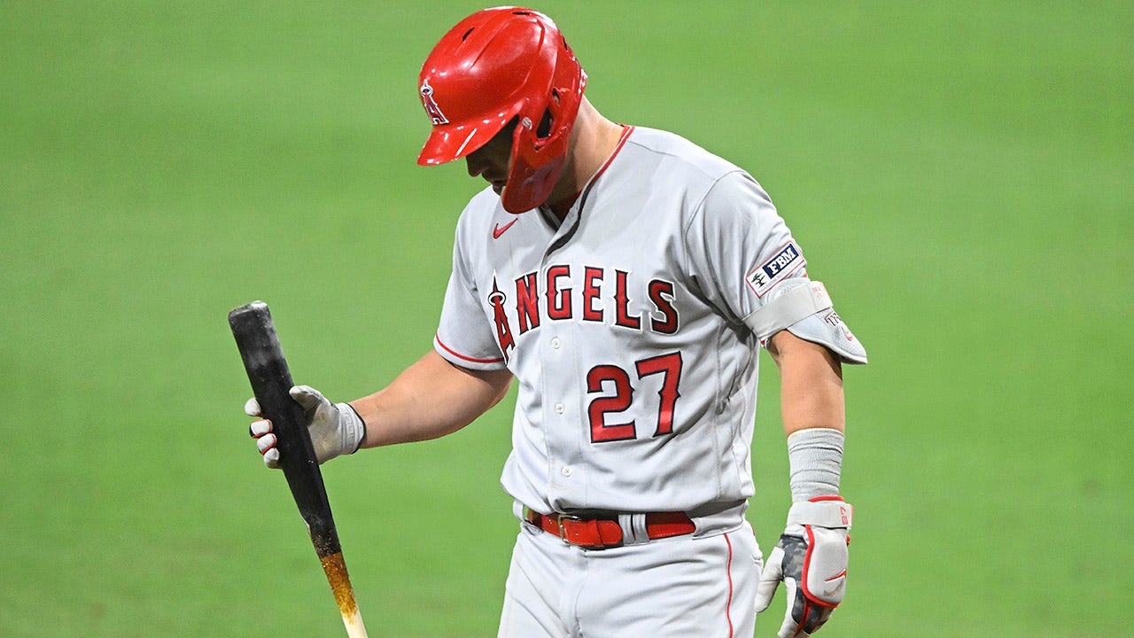 Angels' Mike Trout leaves game with wrist injury 'I can't describe the