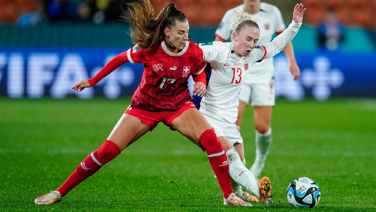 Seraina Piubel fights with Thea Bjelde