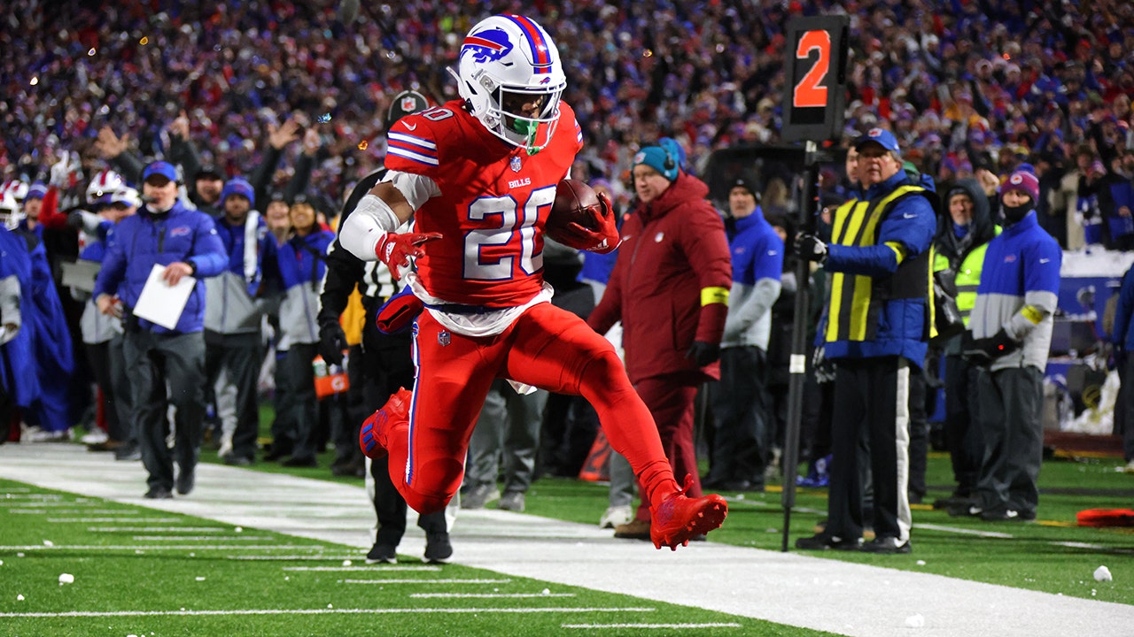 Nyheim Hines gallops into the end zone