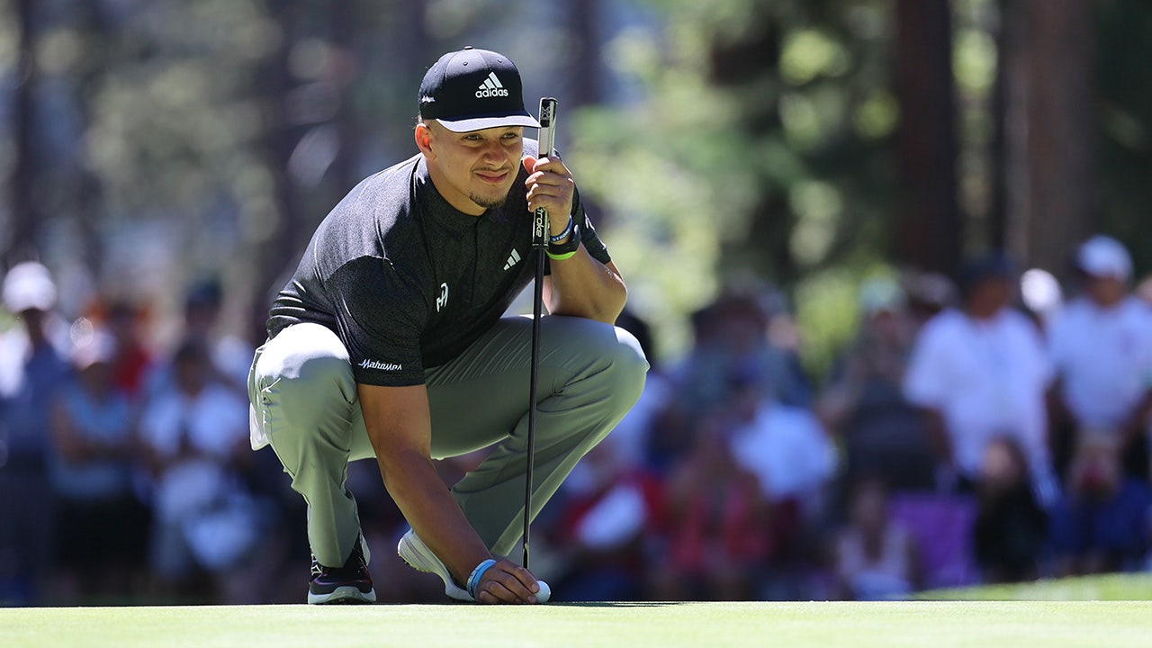 Patrick Mahomes puts a golf ball on the 7th green