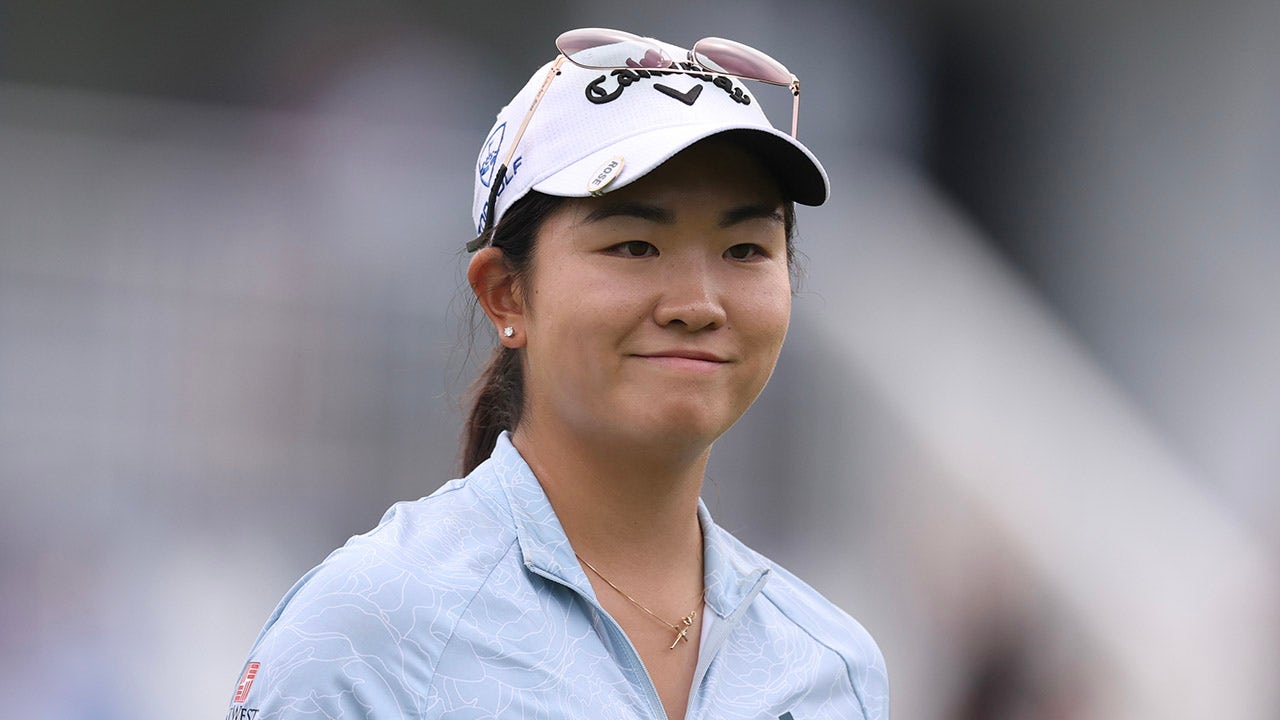 Rising golf star Rose Zhang inadvertently nails sweet trick shot ...