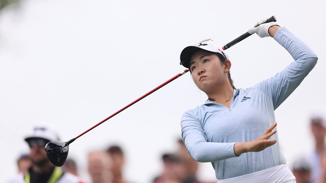 Rising golf star Rose Zhang inadvertently nails sweet trick shot ...