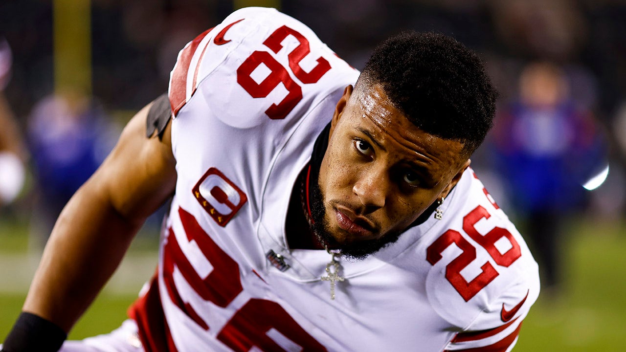 Giants' Saquon Barkley returns to the field a day after signing a 1-year  deal