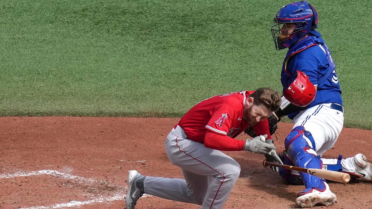 Angels' Taylor Ward bloodied, carted off after taking pitch to face