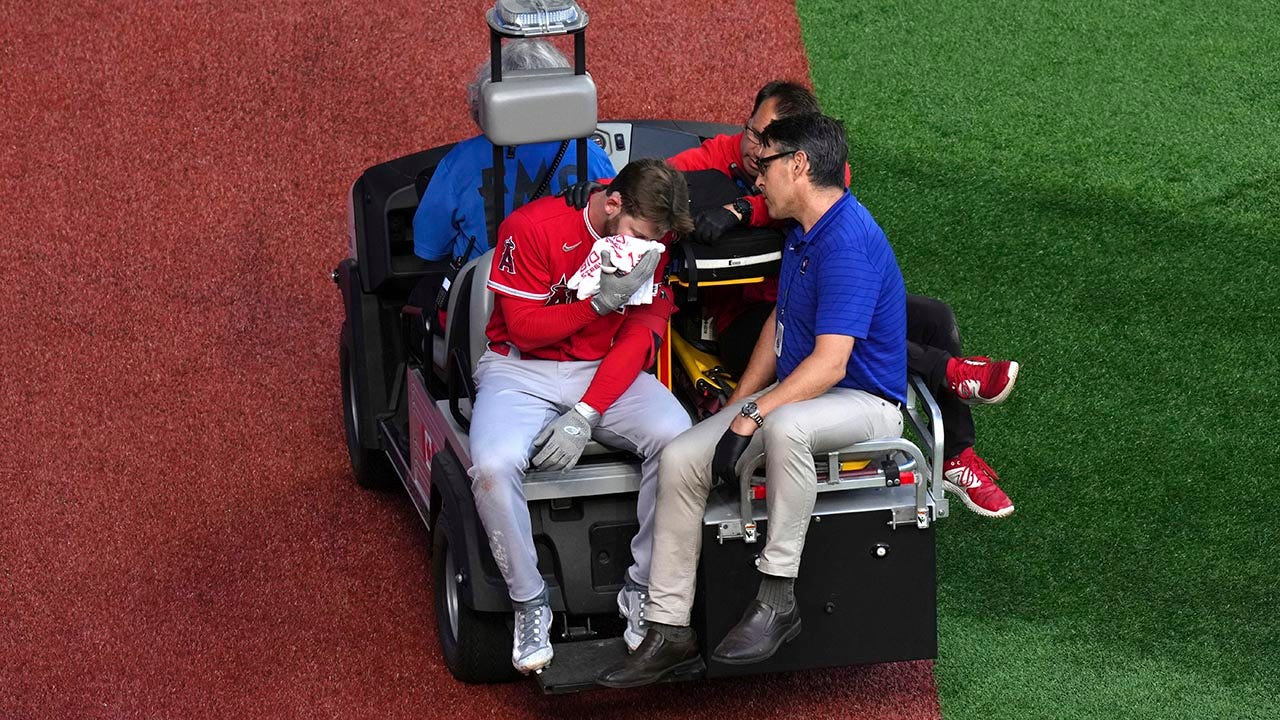 Taylor Ward carted off the field