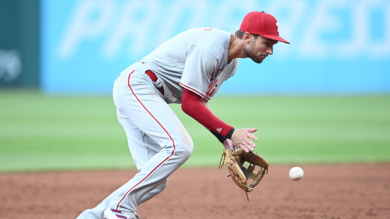 Trea Turner fields groundball