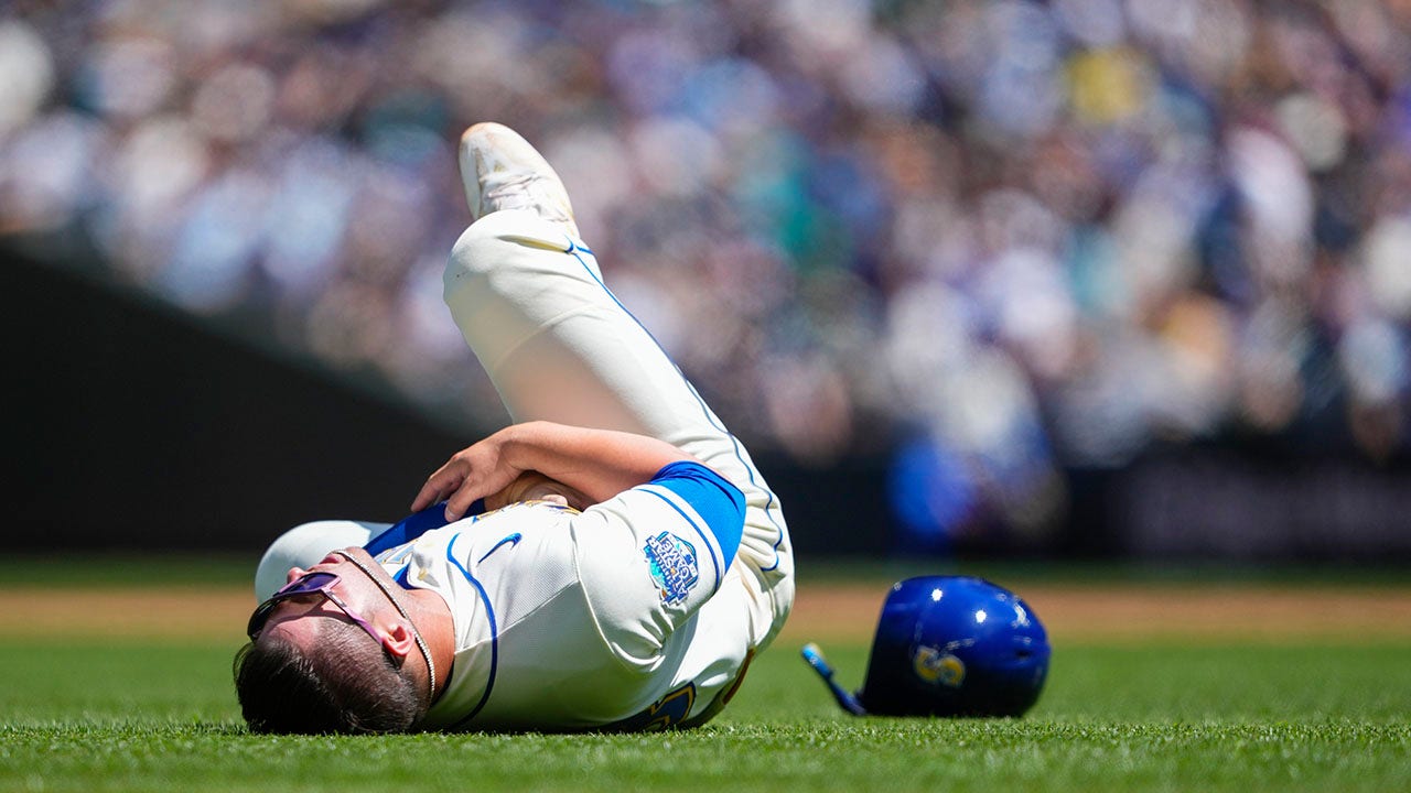 Rays' Isaac Paredes, Mariners' Ty France hit the ground in scary collision