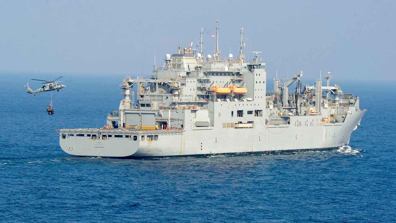 جنحت سفينة شحن تابعة للبحرية الأمريكية حمولتها 19 ألف طن في البحرين