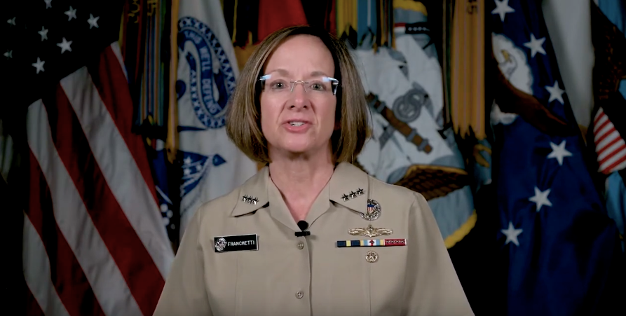 Admiralin Lisa Franchetti, die Präsident Biden zur nächsten Chefin der Marineoperationen der Marine ernannt hat