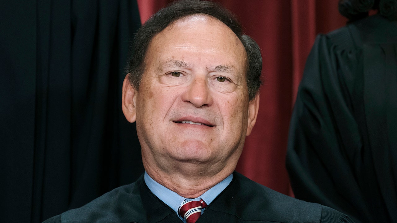 Democratic senator files ethics complaint against Supreme Court Justice Samuel Alito