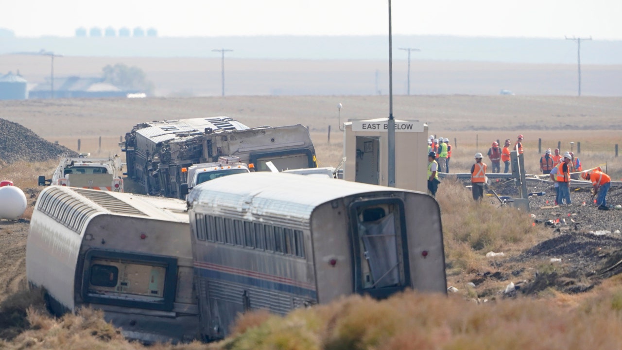 Poor track conditions caused 2021 Amtrak derailment that killed 3, investigators say