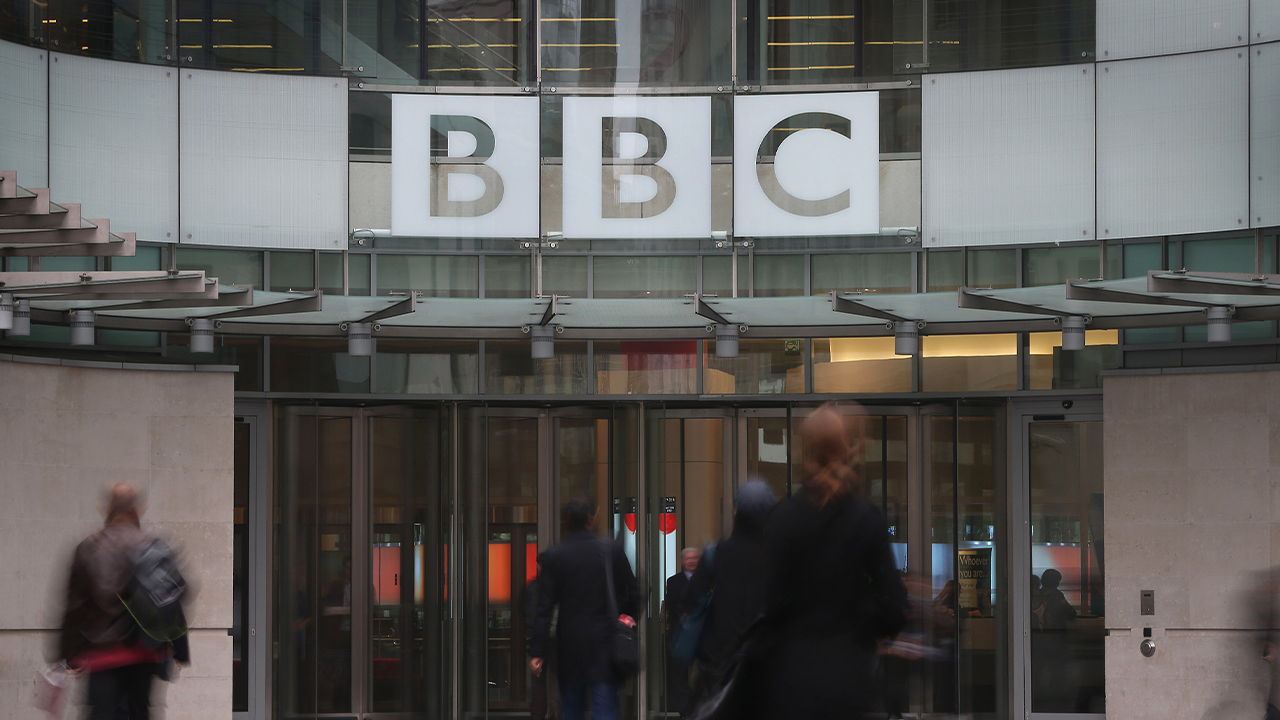 نائب عن إضراب موظفي بي بي سي في مصر يتهم العملاق الإعلامي البريطاني بـ’تمييز صارخ ‘