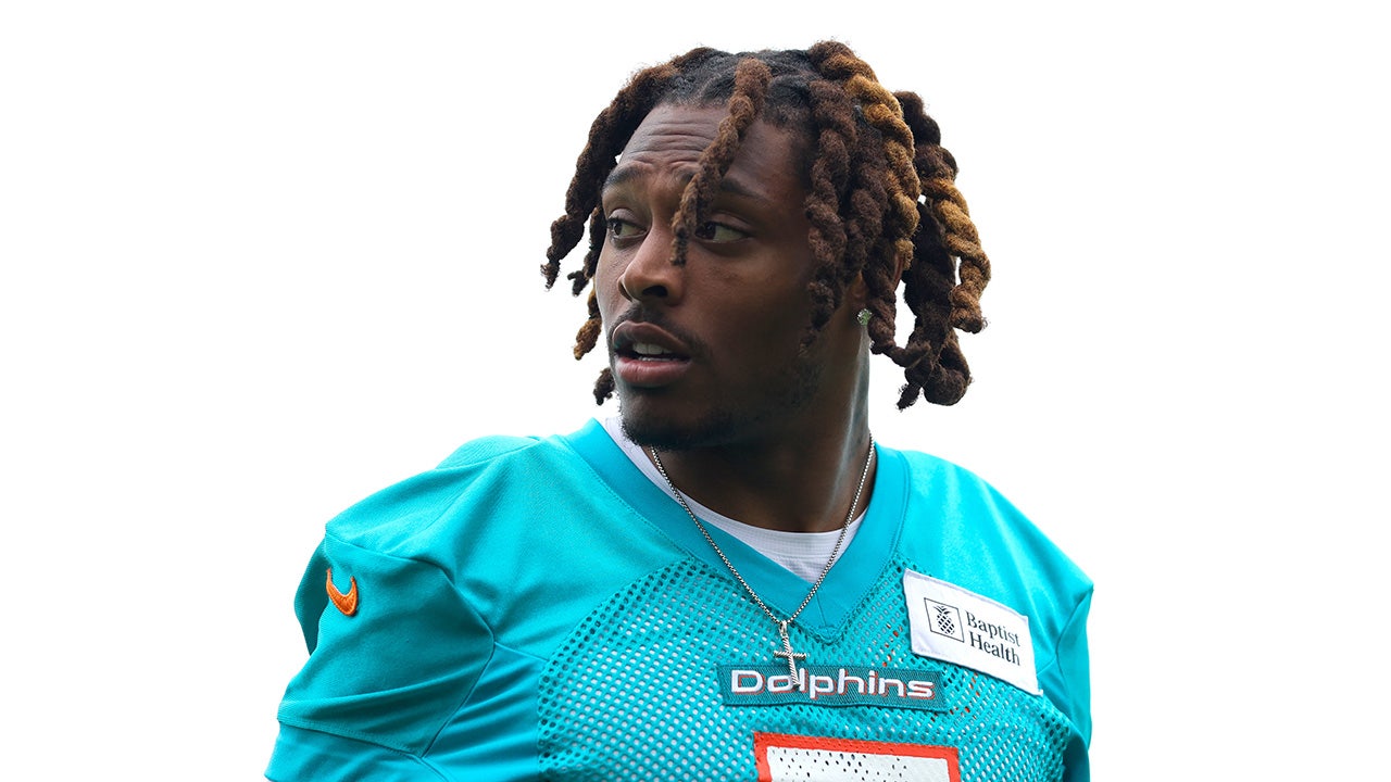 Read more about the article Dolphins’ Jalen Ramsey takes apparent shot at Vic Fangio’s scheme: ‘Won’t ever forgive dude’