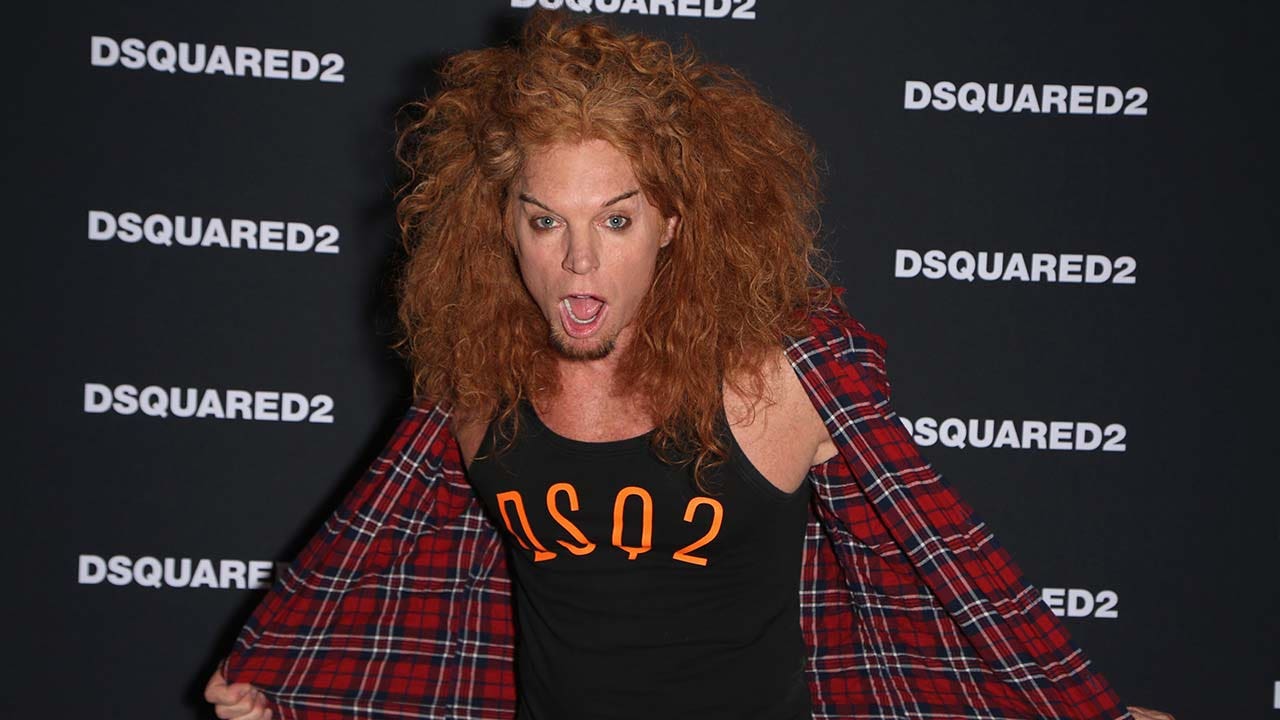 Carrot Top says he was on the same plane as woman who went on tirade about 'not real' passenger