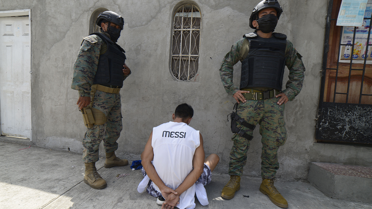 Verhaftung in Ecuador