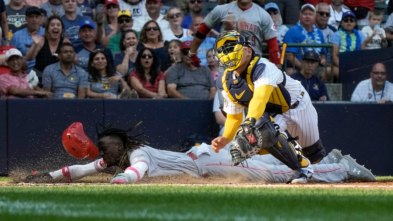 Elly De La Cruz steals 2nd, 3rd and home in the same inning