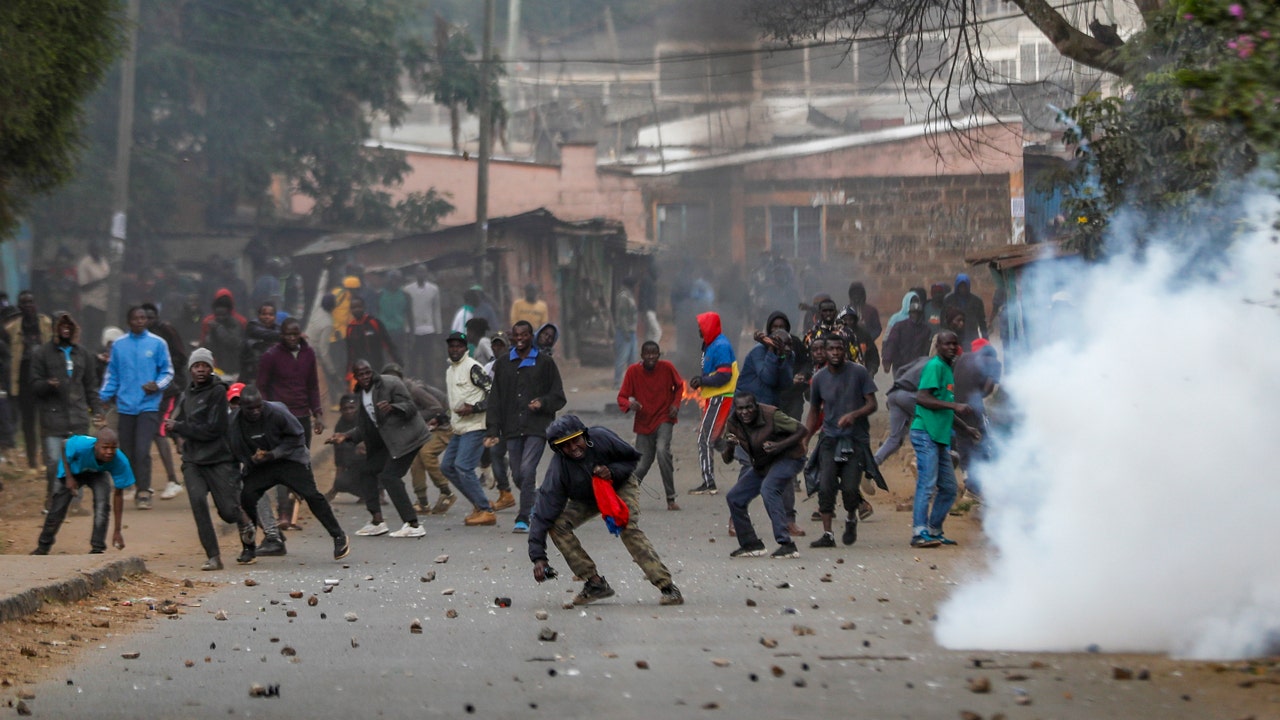 احتجاجات مناهضة للضرائب خلفت 12 جريحًا على الأقل في اشتباكات في كينيا