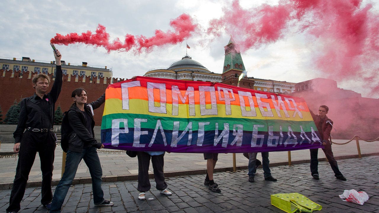 وافق المشرعون الروس على مشروع قانون يقيد حقوق المتحولين جنسيا