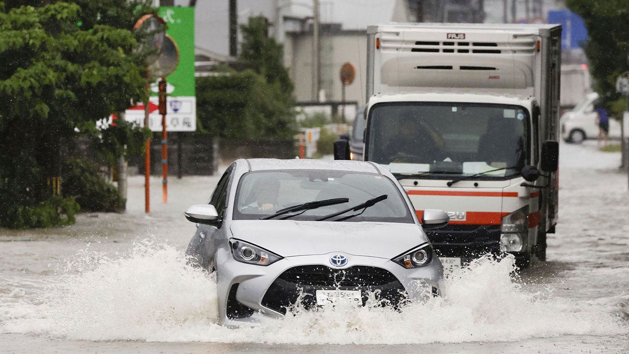 2 قتلى في اليابان بعد هطول أمطار غزيرة تسببت في فيضانات وانهيارات طينية