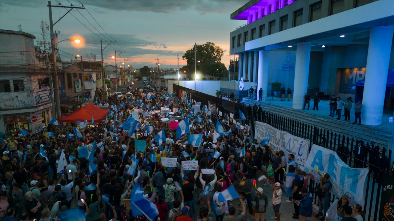 ذكر تقرير المراقبين أن الأحزاب والمحاكم تدخلت في الانتخابات الغواتيمالية
