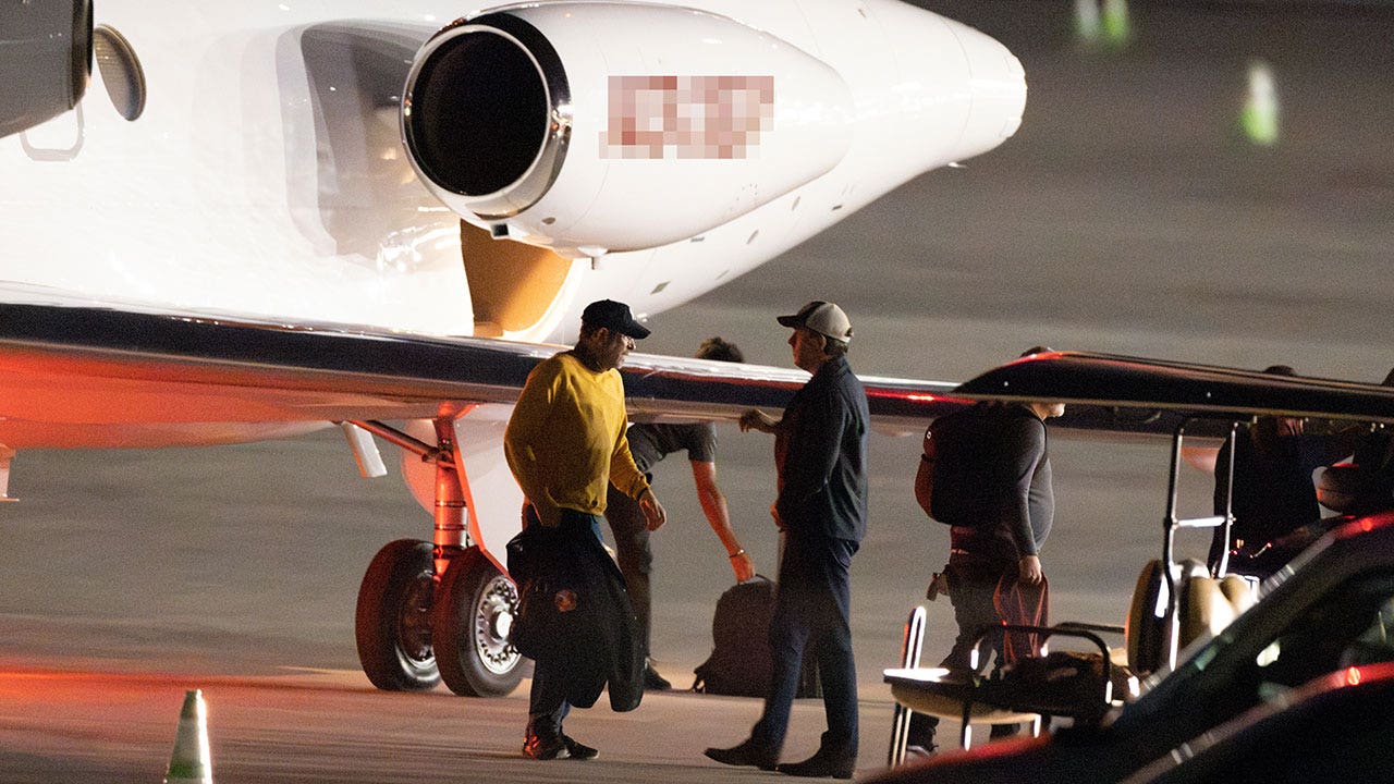 Hunter Biden whisked away in two-SUV motorcade after landing at Los Angeles airport