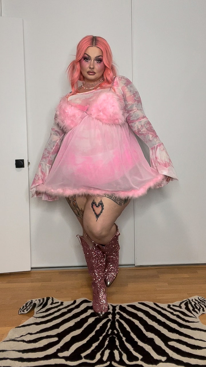 Plus-sized Barbie outfit