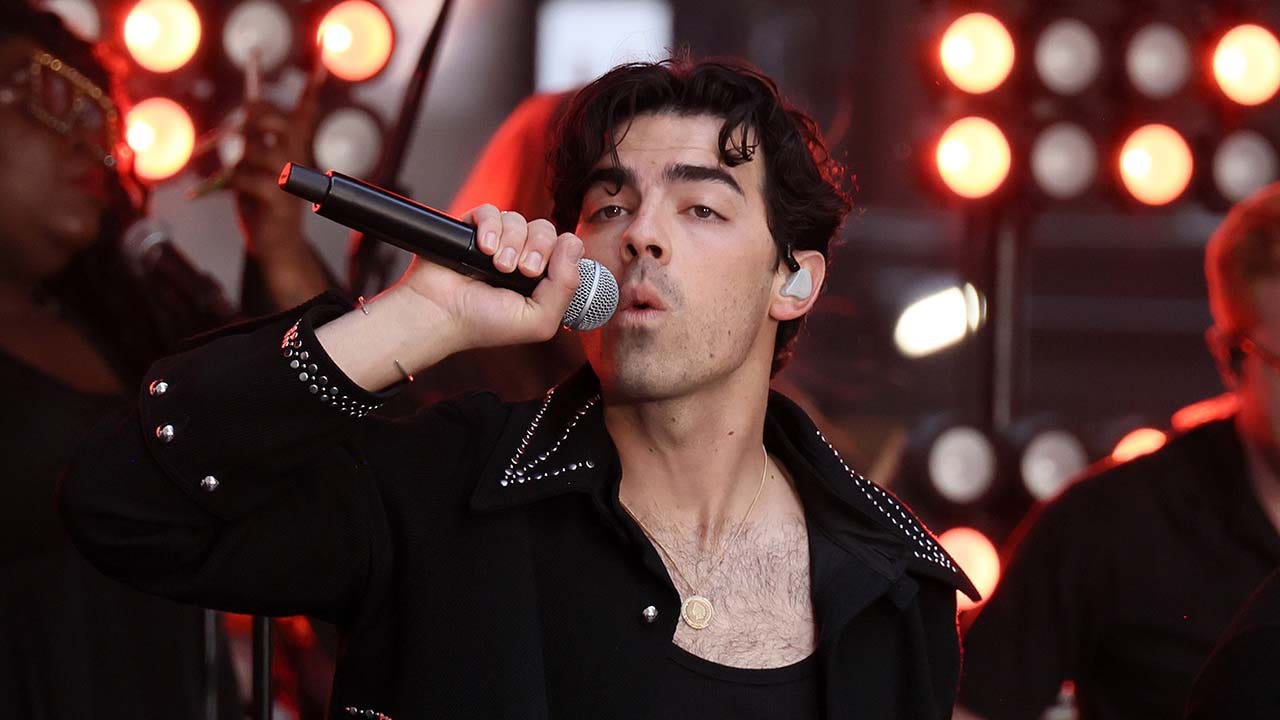 Joe Jonas reveals he once had to do a 'mid-wardrobe s--- change' during concert: 'That's just real life'