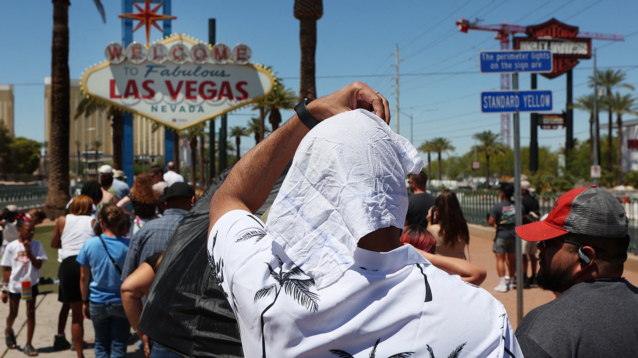 People swelter in the heat in Las Vegas