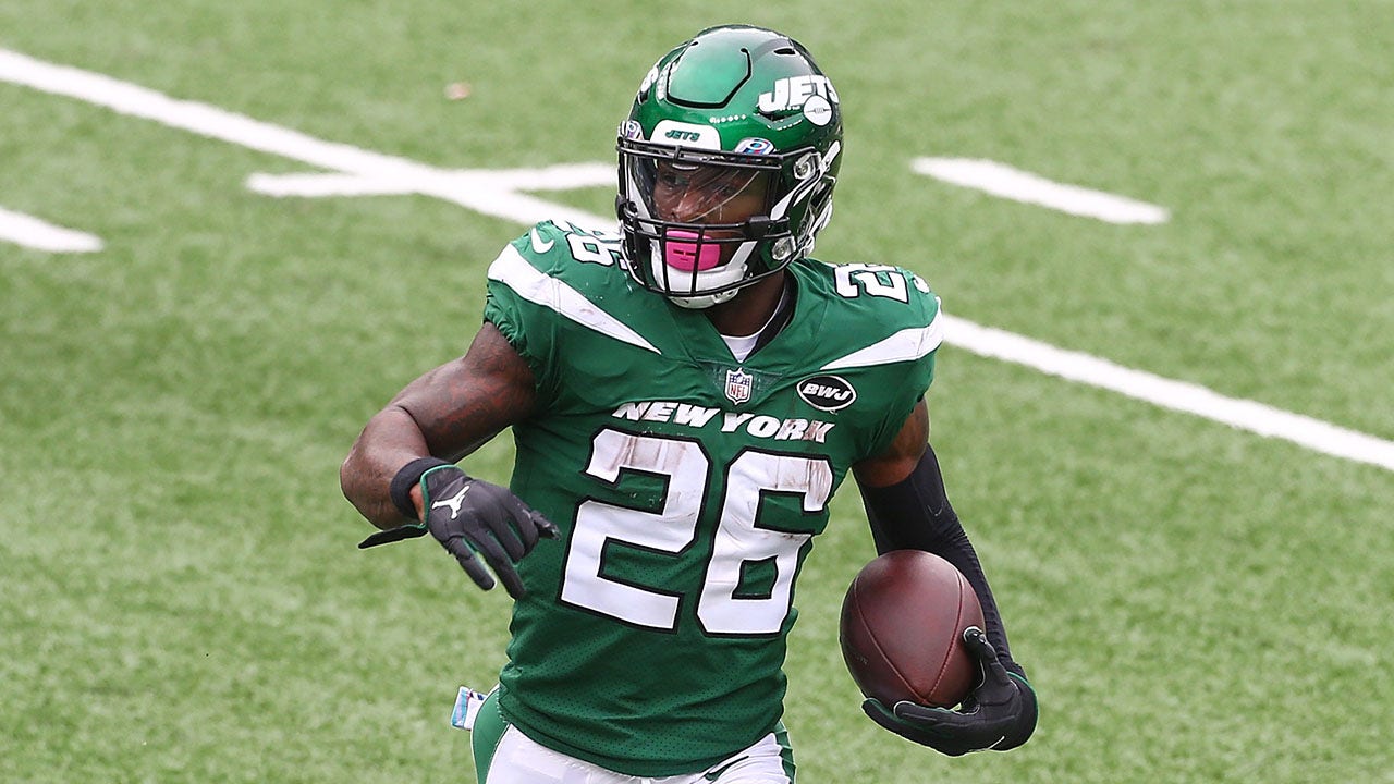 Ex-Jets running back Le'Veon Bell rips former coach Adam Gase