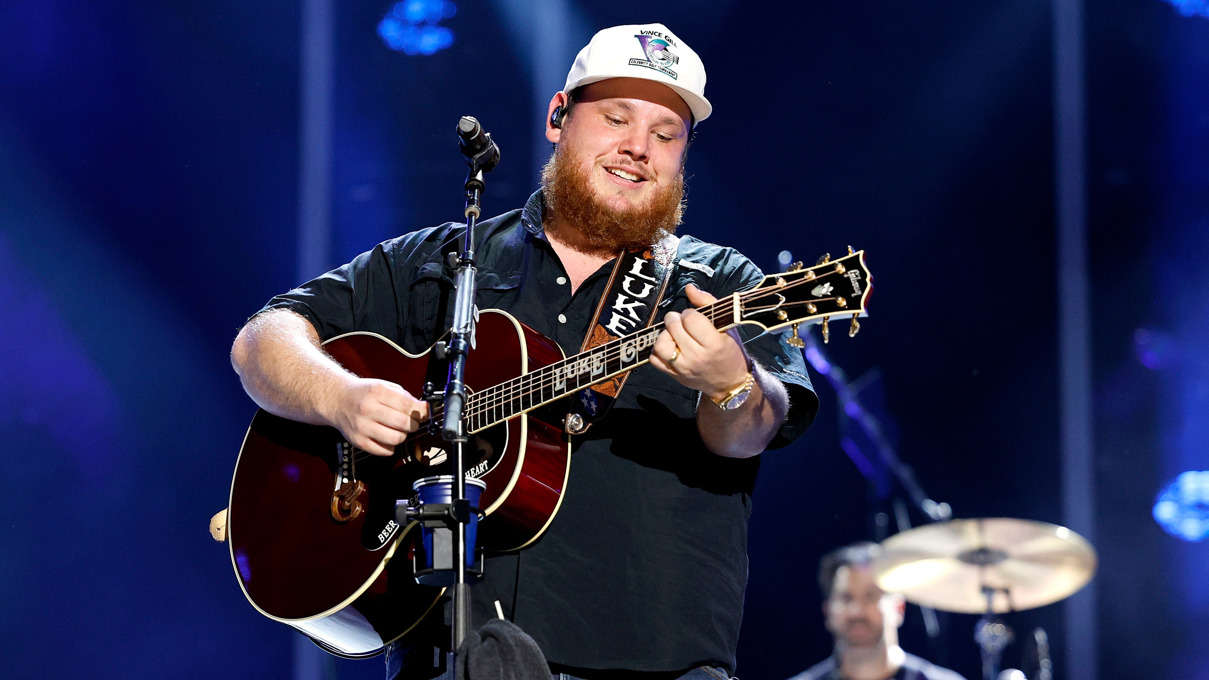 Luke Combs joined during Fast Car performance by 8 year old with