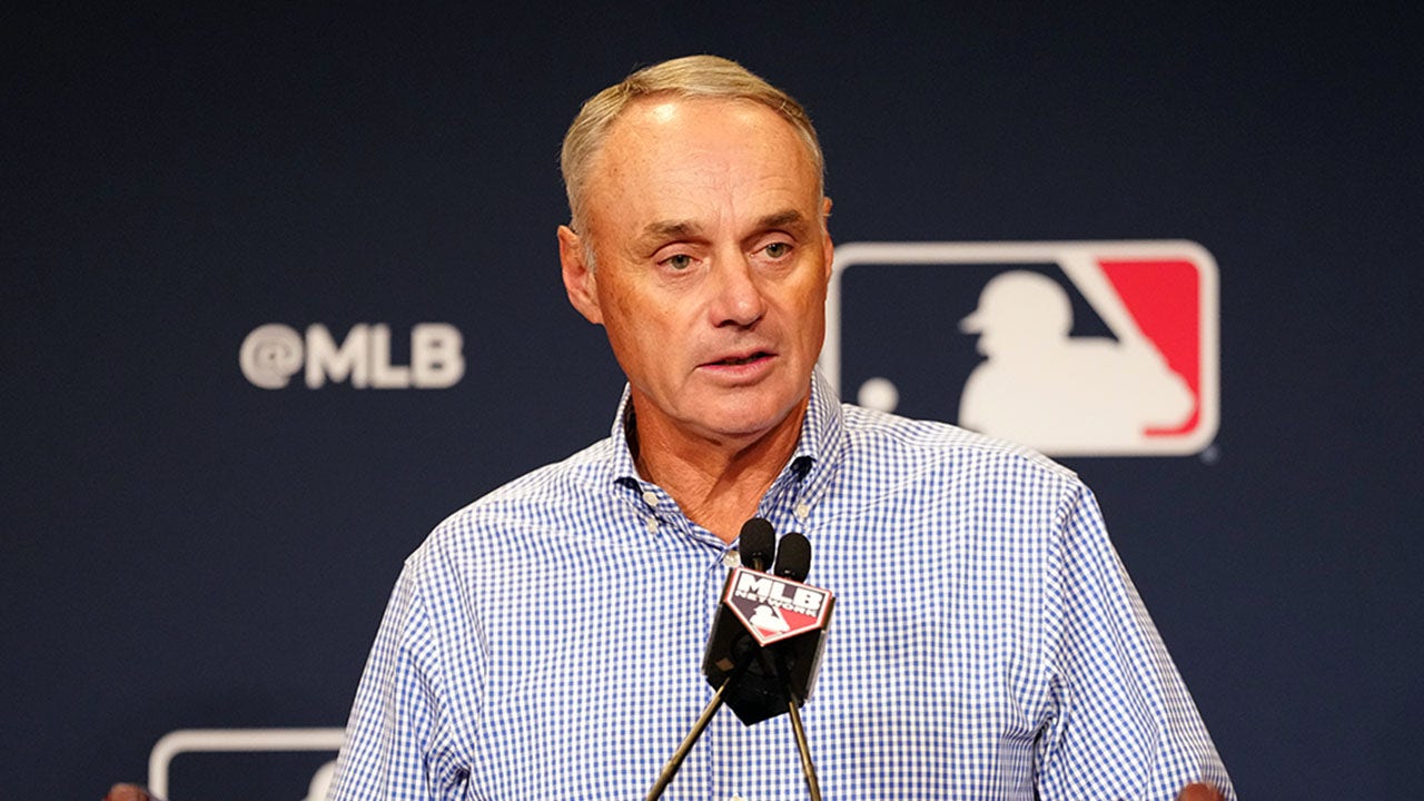 Read more about the article MLB Commissioner Rob Manfred announces his tenure will end after current contract expires