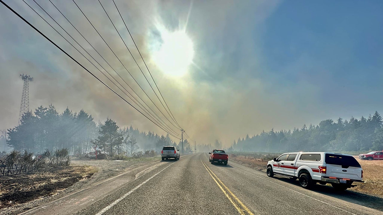Brush fire in Washington state threatens hundreds of homes, prompts ...