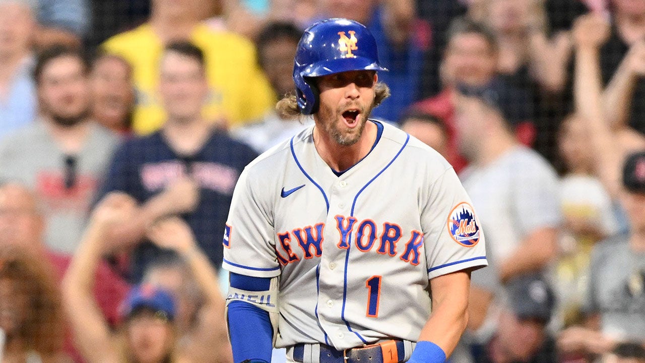 jeff mcneil en fenway