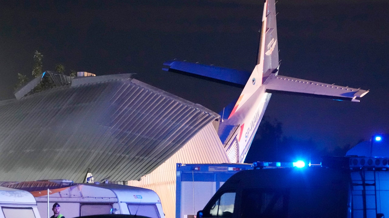 سقوط 5 قتلى و 8 جرحى في تحطم طائرة بمركز بولندي للقفز بالمظلات