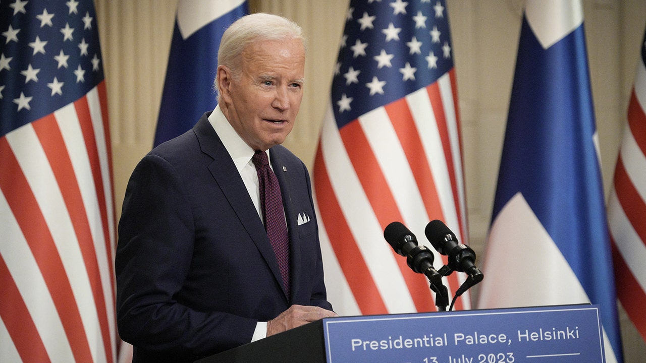 Biden bromea diciendo que Prigozhin debería cuidar lo que come tras la insurrección rusa