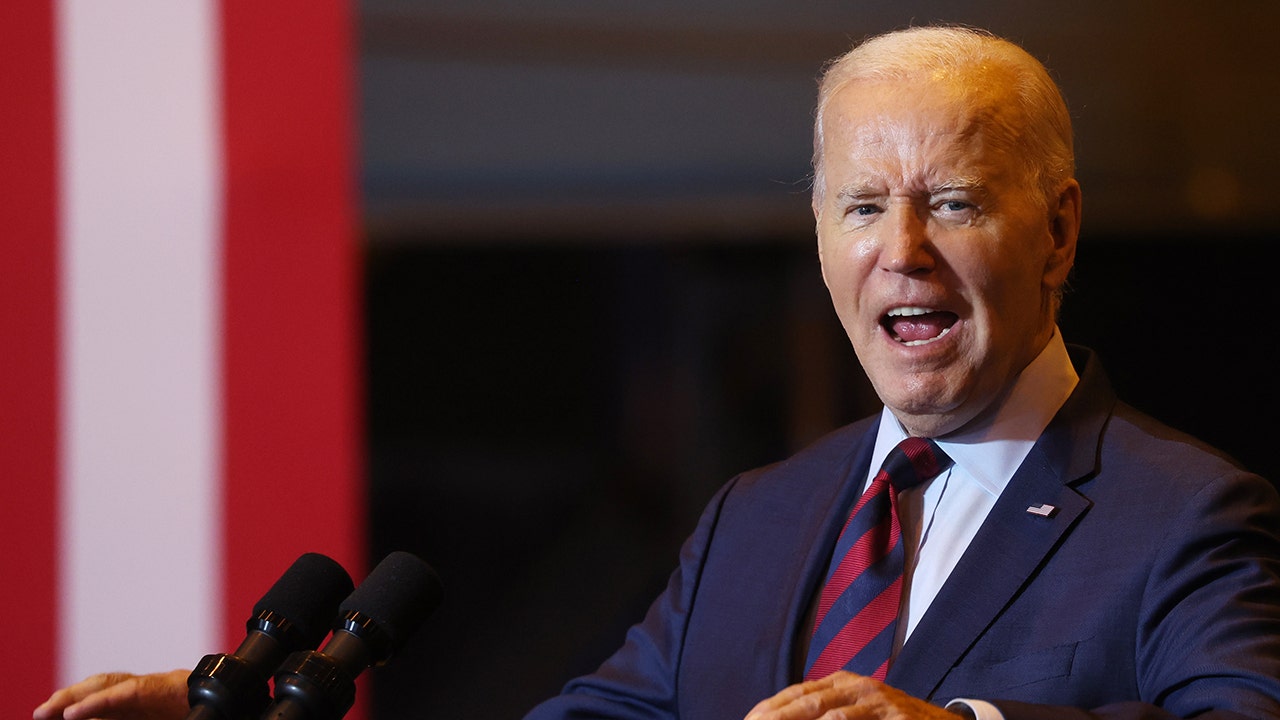 Experts astonished by Biden's boasting on economy: 'What kind of world does he think he's living in?'