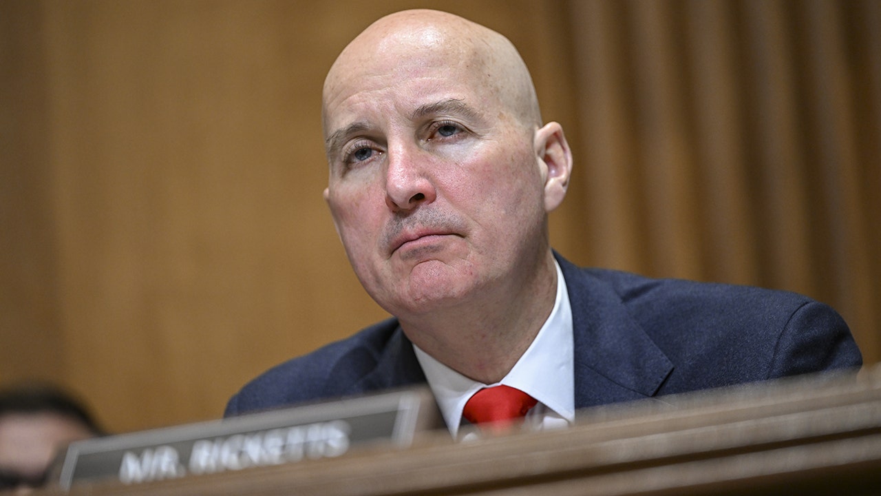 Senator Pete Ricketts at committee hearing