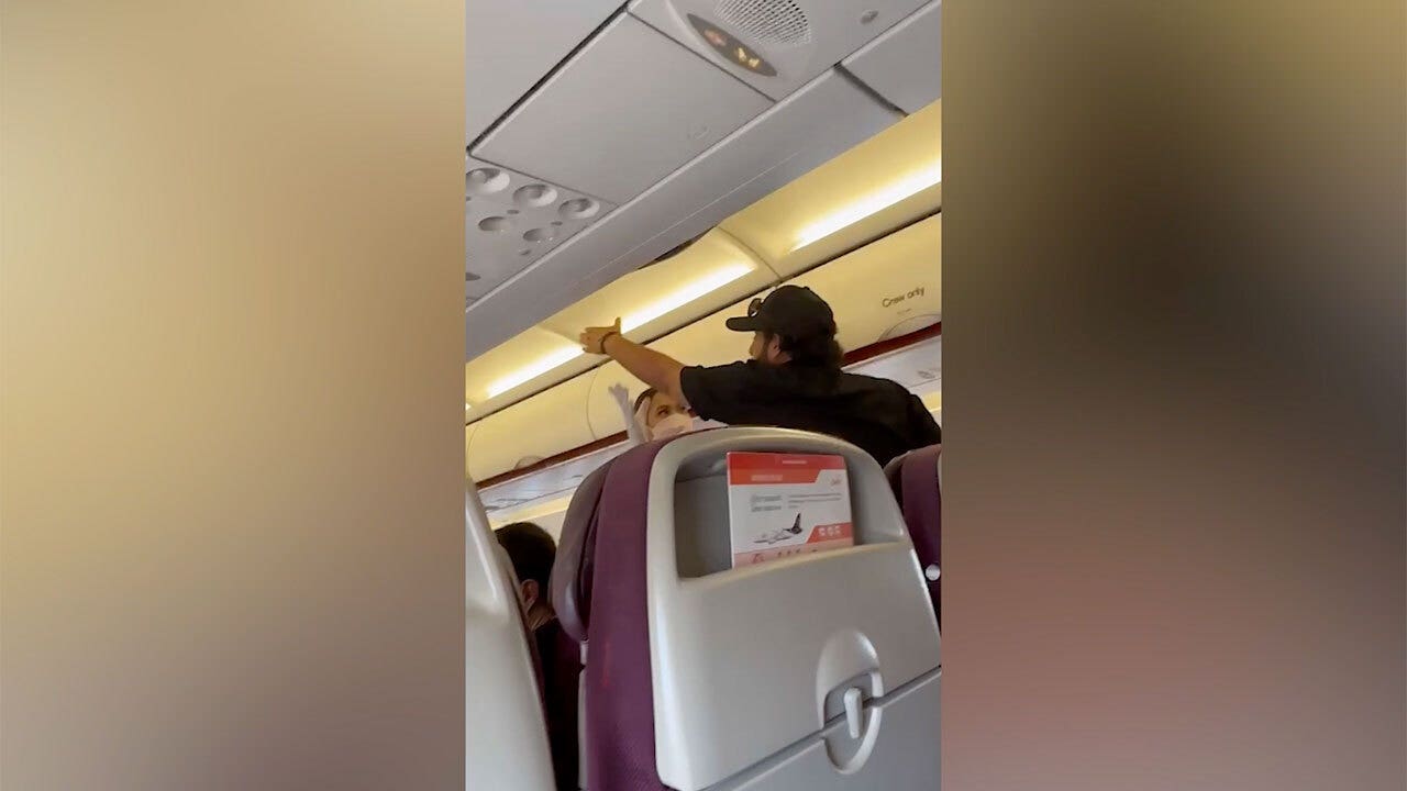 Verärgerter Passagier mit Flugbesatzung